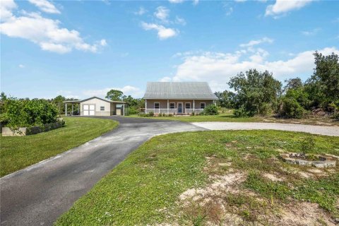 House in Sebring, Florida 3 bedrooms, 219.25 sq.m. № 2296276 - photo 4