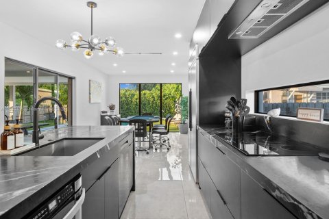 Villa ou maison à vendre à Miami, Floride: 4 chambres, 218.88 m2 № 1941942 - photo 13