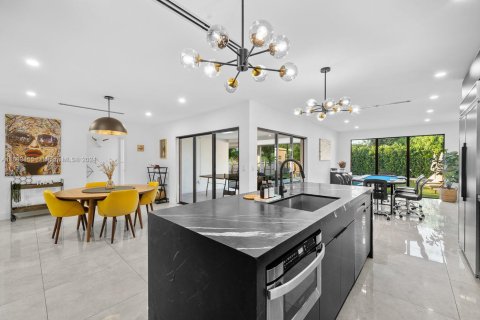 Villa ou maison à vendre à Miami, Floride: 4 chambres, 218.88 m2 № 1941942 - photo 14