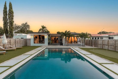 Villa ou maison à vendre à Miami, Floride: 4 chambres, 218.88 m2 № 1941942 - photo 1