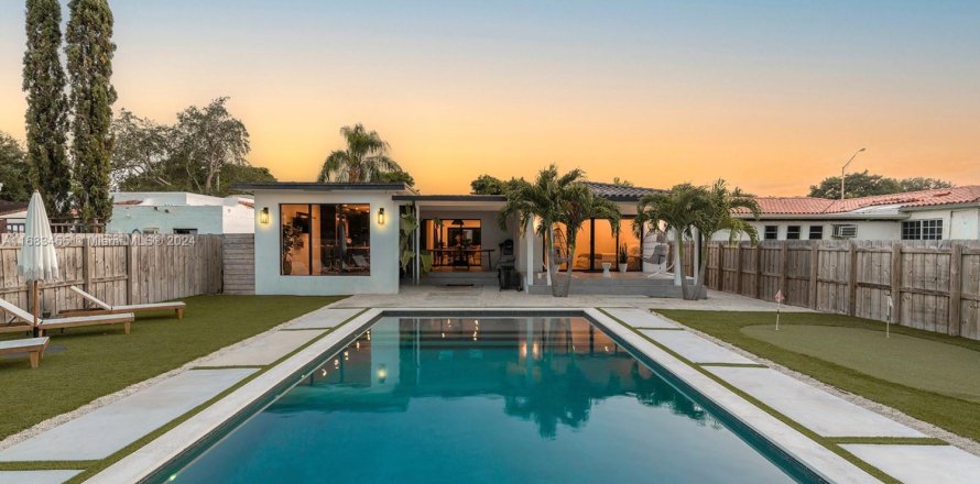 Villa ou maison à Miami, Floride 4 chambres, 218.88 m2 № 1941942
