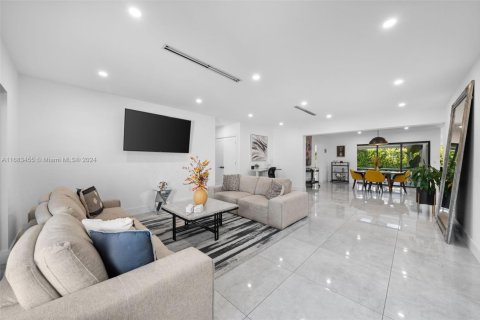 Villa ou maison à vendre à Miami, Floride: 4 chambres, 218.88 m2 № 1941942 - photo 7