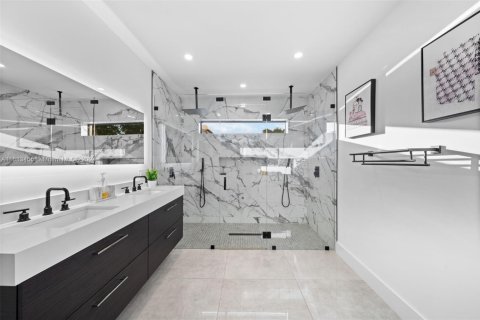 Villa ou maison à vendre à Miami, Floride: 4 chambres, 218.88 m2 № 1941942 - photo 23