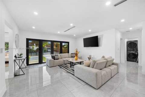 Villa ou maison à vendre à Miami, Floride: 4 chambres, 218.88 m2 № 1941942 - photo 6
