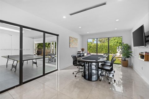 Villa ou maison à vendre à Miami, Floride: 4 chambres, 218.88 m2 № 1941942 - photo 18
