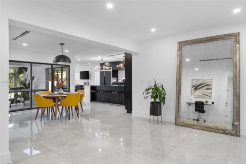 Villa ou maison à vendre à Miami, Floride: 4 chambres, 218.88 m2 № 1941942 - photo 16