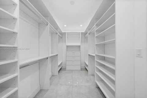 Villa ou maison à vendre à Miami, Floride: 4 chambres, 218.88 m2 № 1941942 - photo 26