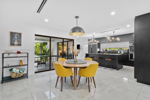 Villa ou maison à vendre à Miami, Floride: 4 chambres, 218.88 m2 № 1941942 - photo 10