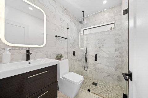 Villa ou maison à vendre à Miami, Floride: 4 chambres, 218.88 m2 № 1941942 - photo 30