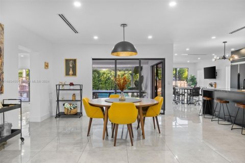 Villa ou maison à vendre à Miami, Floride: 4 chambres, 218.88 m2 № 1941942 - photo 11
