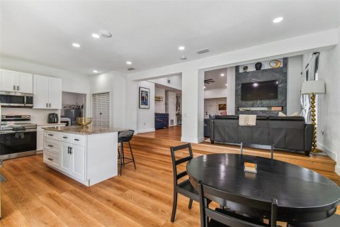 Casa en venta en Tampa, Florida, 4 dormitorios, 197.05 m2 № 1887119 - foto 26