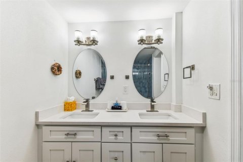 Casa en venta en Tampa, Florida, 4 dormitorios, 197.05 m2 № 1887119 - foto 14