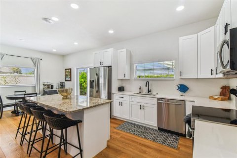 Casa en venta en Tampa, Florida, 4 dormitorios, 197.05 m2 № 1887119 - foto 23