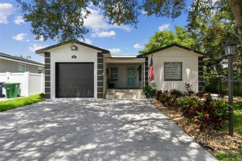 Casa en venta en Tampa, Florida, 4 dormitorios, 197.05 m2 № 1887119 - foto 1