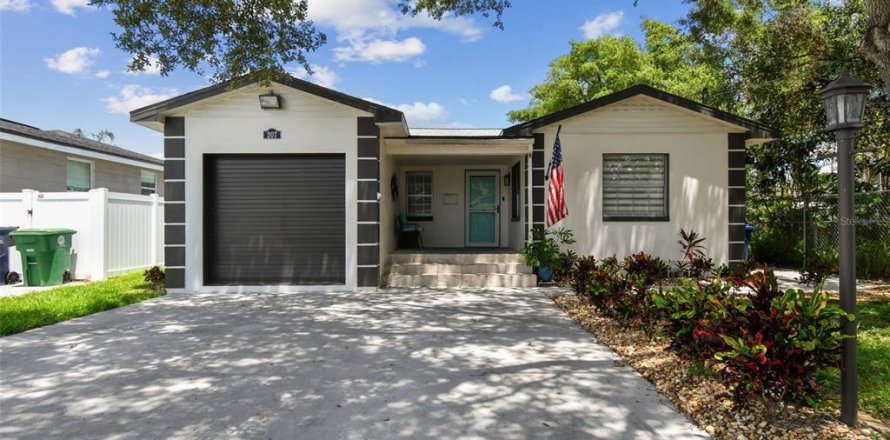 House in Tampa, Florida 4 bedrooms, 197.05 sq.m. № 1887119