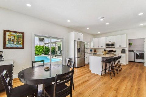 Casa en venta en Tampa, Florida, 4 dormitorios, 197.05 m2 № 1887119 - foto 25