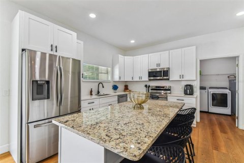 Casa en venta en Tampa, Florida, 4 dormitorios, 197.05 m2 № 1887119 - foto 22