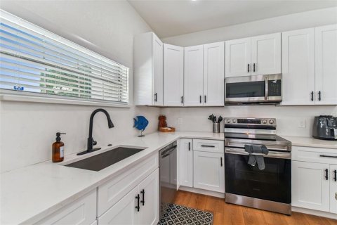 Casa en venta en Tampa, Florida, 4 dormitorios, 197.05 m2 № 1887119 - foto 20