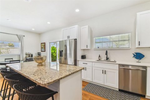 Casa en venta en Tampa, Florida, 4 dormitorios, 197.05 m2 № 1887119 - foto 19