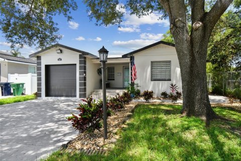 Casa en venta en Tampa, Florida, 4 dormitorios, 197.05 m2 № 1887119 - foto 3