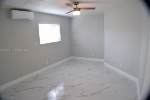 Снять в аренду виллу или дом в Халландейл-Бич, Флорида 2 спальни, 90.58м2, № 2048423 - фото 21
