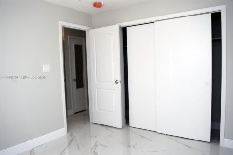 Снять в аренду виллу или дом в Халландейл-Бич, Флорида 2 спальни, 90.58м2, № 2048423 - фото 9