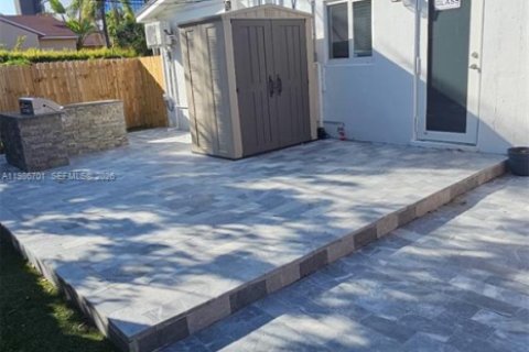 Снять в аренду виллу или дом в Халландейл-Бич, Флорида 2 спальни, 90.58м2, № 2048423 - фото 27