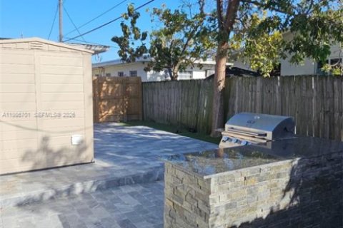 Снять в аренду виллу или дом в Халландейл-Бич, Флорида 2 спальни, 90.58м2, № 2048423 - фото 25