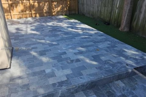 Снять в аренду виллу или дом в Халландейл-Бич, Флорида 2 спальни, 90.58м2, № 2048423 - фото 24