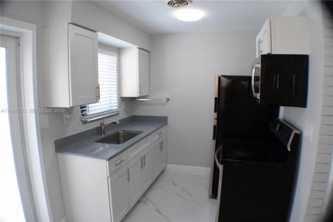 Снять в аренду виллу или дом в Халландейл-Бич, Флорида 2 спальни, 90.58м2, № 2048423 - фото 15