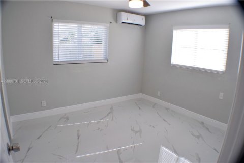 Снять в аренду виллу или дом в Халландейл-Бич, Флорида 2 спальни, 90.58м2, № 2048423 - фото 17