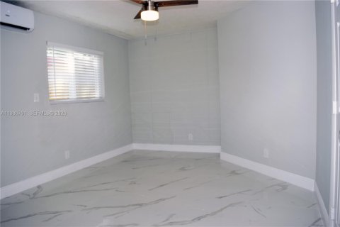 Снять в аренду виллу или дом в Халландейл-Бич, Флорида 2 спальни, 90.58м2, № 2048423 - фото 11