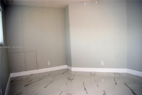 Снять в аренду виллу или дом в Халландейл-Бич, Флорида 2 спальни, 90.58м2, № 2048423 - фото 13