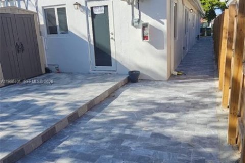 Снять в аренду виллу или дом в Халландейл-Бич, Флорида 2 спальни, 90.58м2, № 2048423 - фото 29