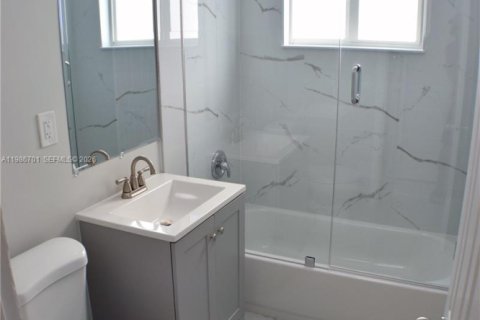 Снять в аренду виллу или дом в Халландейл-Бич, Флорида 2 спальни, 90.58м2, № 2048423 - фото 19