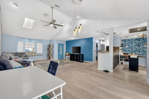 House in Palm Coast, Florida 4 bedrooms, 194.91 sq.m. № 2197808 - photo 5