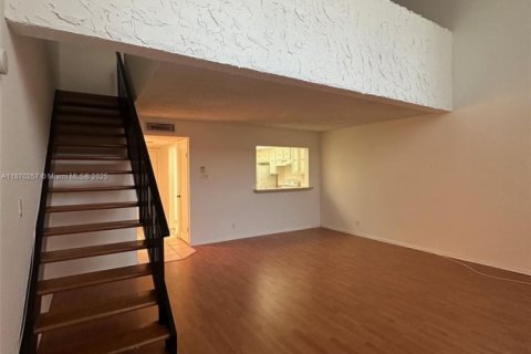 Condominio en venta en Hialeah, Florida, 1 dormitorio, 87.61 m2 № 1895660 - foto 8