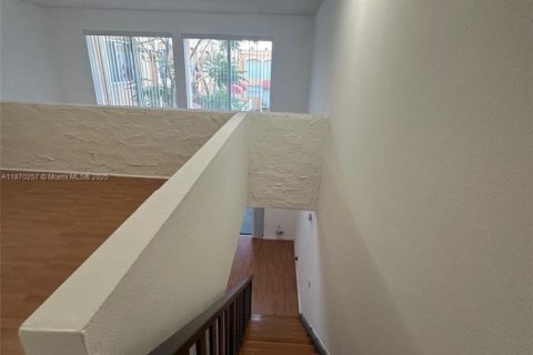 Condominio en venta en Hialeah, Florida, 1 dormitorio, 87.61 m2 № 1895660 - foto 7