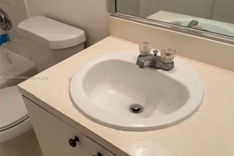 Condominio en venta en Hialeah, Florida, 1 dormitorio, 87.61 m2 № 1895660 - foto 3