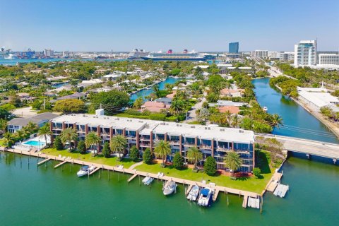 Adosado en venta en Fort Lauderdale, Florida, 2 dormitorios, 176.89 m2 № 2146608 - foto 3