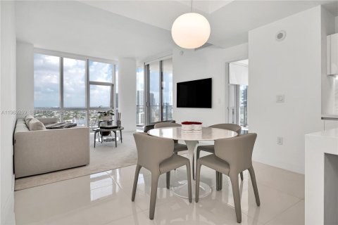 Снять в аренду квартиру в Майами, Флорида 4 спальни, 204.76м2, № 2030174 - фото 3