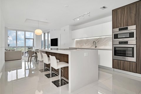 Снять в аренду квартиру в Майами, Флорида 4 спальни, 204.76м2, № 2030174 - фото 2