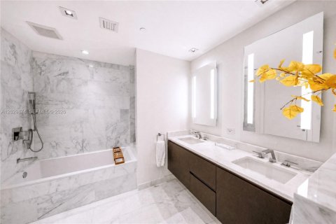 Copropriété à vendre à Miami, Floride: 3 chambres, 286.42 m2 № 2257922 - photo 15