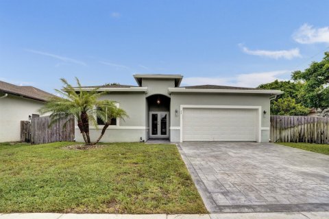 Villa ou maison à Pompano Beach, Floride 4 chambres, 184.04 m2 № 2087432