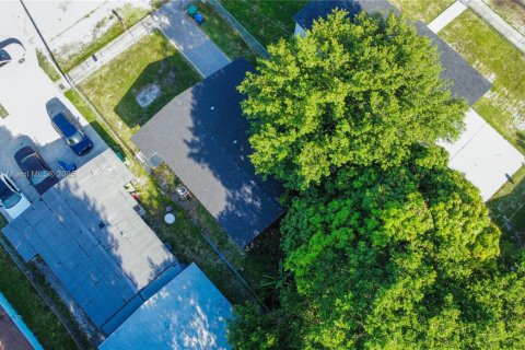 Casa en venta en Miami, Florida, 3 dormitorios, 128.21 m2 № 1934380 - foto 18