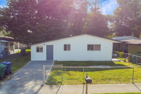 Casa en venta en Miami, Florida, 3 dormitorios, 128.21 m2 № 1934380 - foto 15