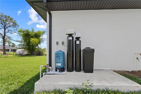 Casa en venta en Lehigh Acres, Florida, 3 dormitorios № 1860830 - foto 28