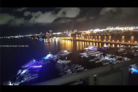 Condominio en venta en Miami, Florida, 2 dormitorios, 159.51 m2 № 2034235 - foto 13