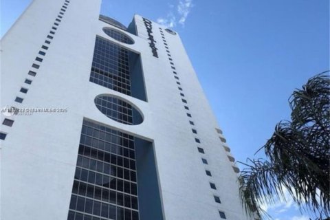Condominio en venta en Miami, Florida, 2 dormitorios, 159.51 m2 № 2034235 - foto 18