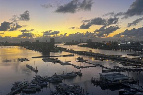 Condominio en venta en Miami, Florida, 2 dormitorios, 159.51 m2 № 2034235 - foto 14